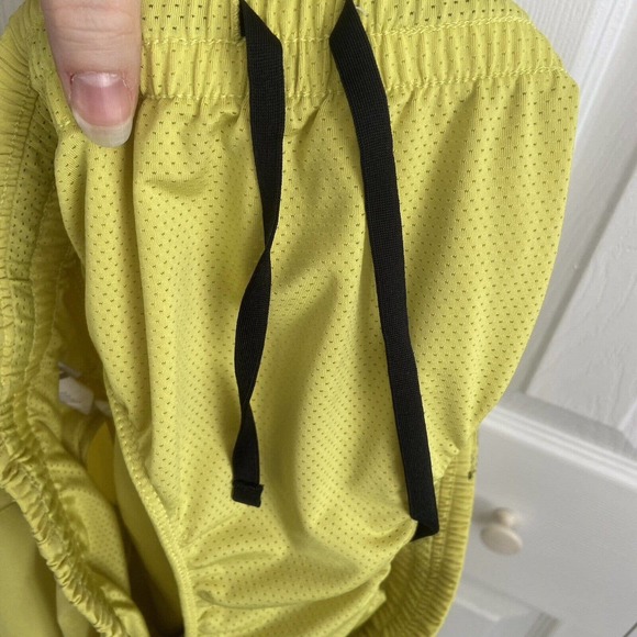 Fabletics Womens Size XXL Athletic Lined Shorts Yellow Back Pocket Reflector GUC - Picture 8 of 14